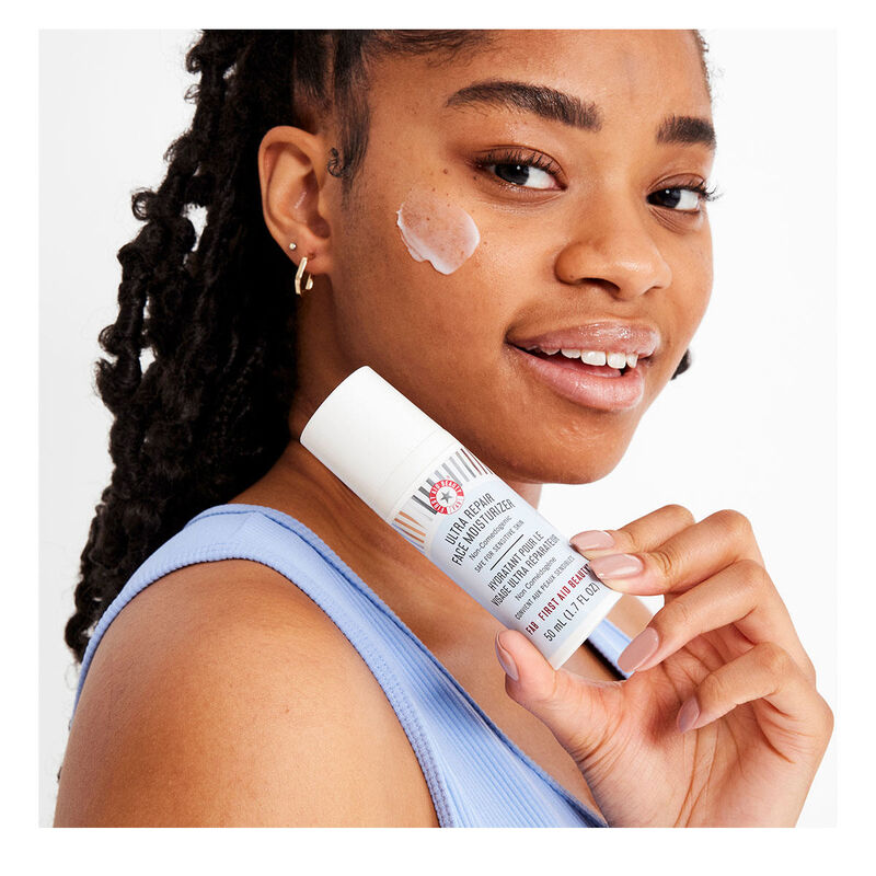 First Aid Beauty Ultra Repair Face Moisturizer image number 4