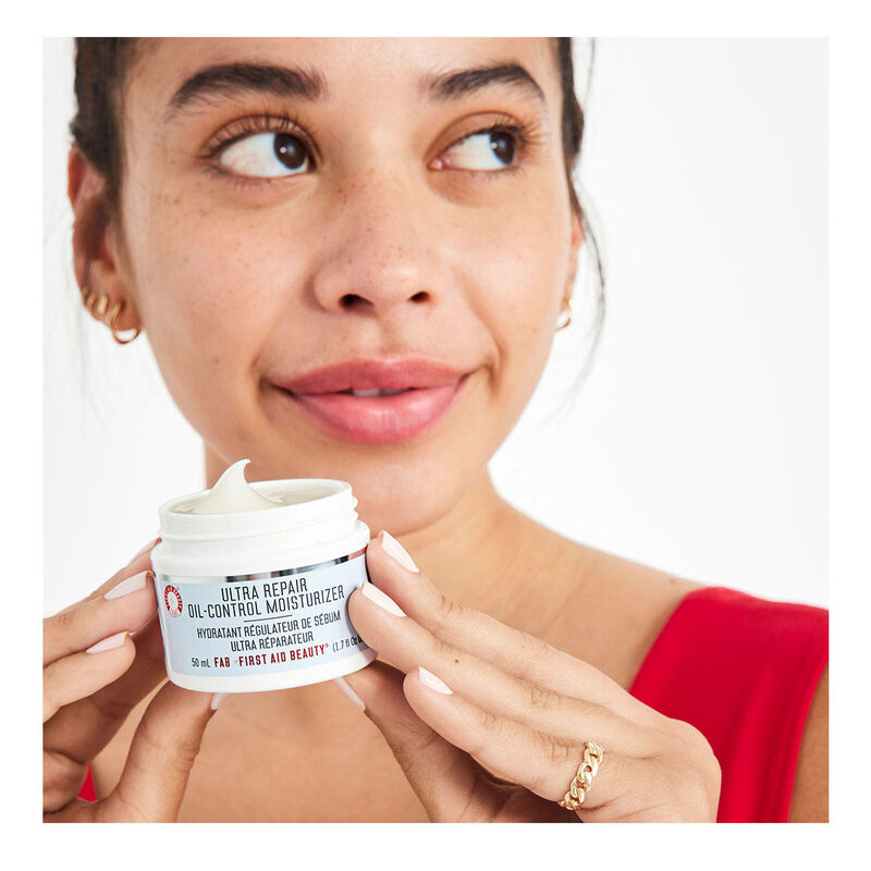 First Aid Beauty Ultra Repair Oil-Control Moisturizer image number 4