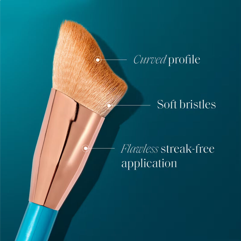 St. Tropez Ultimate Tan Face Brush image number 2