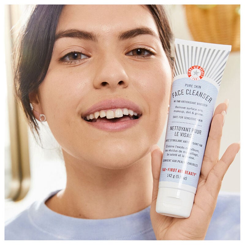 First Aid Beauty Pure Skin Face Cleanser image number 4