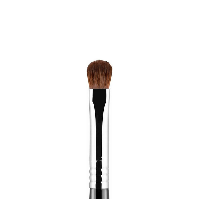 Sigma Beauty E54 Medium Sweeper Brush image number 1