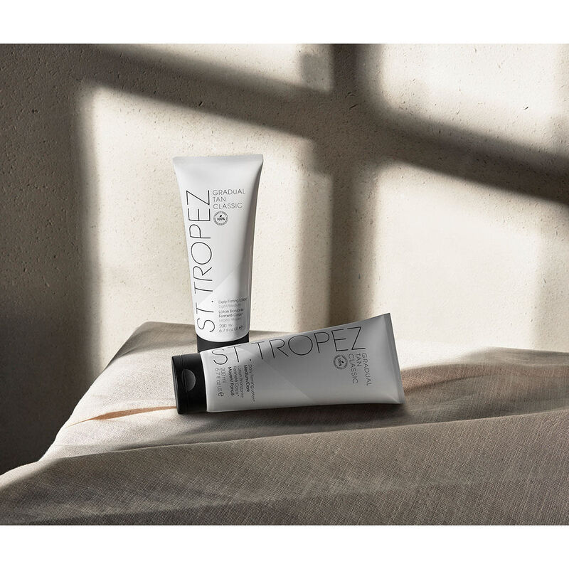 St. Tropez Gradual Tan Classic Daily Firming Lotion image number 3